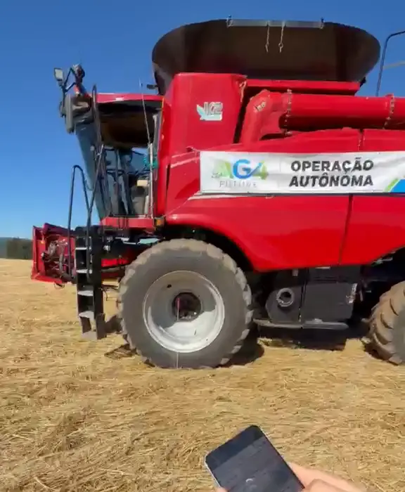 Colheitadeira Case IH com identificação AG4 Operação Autônoma